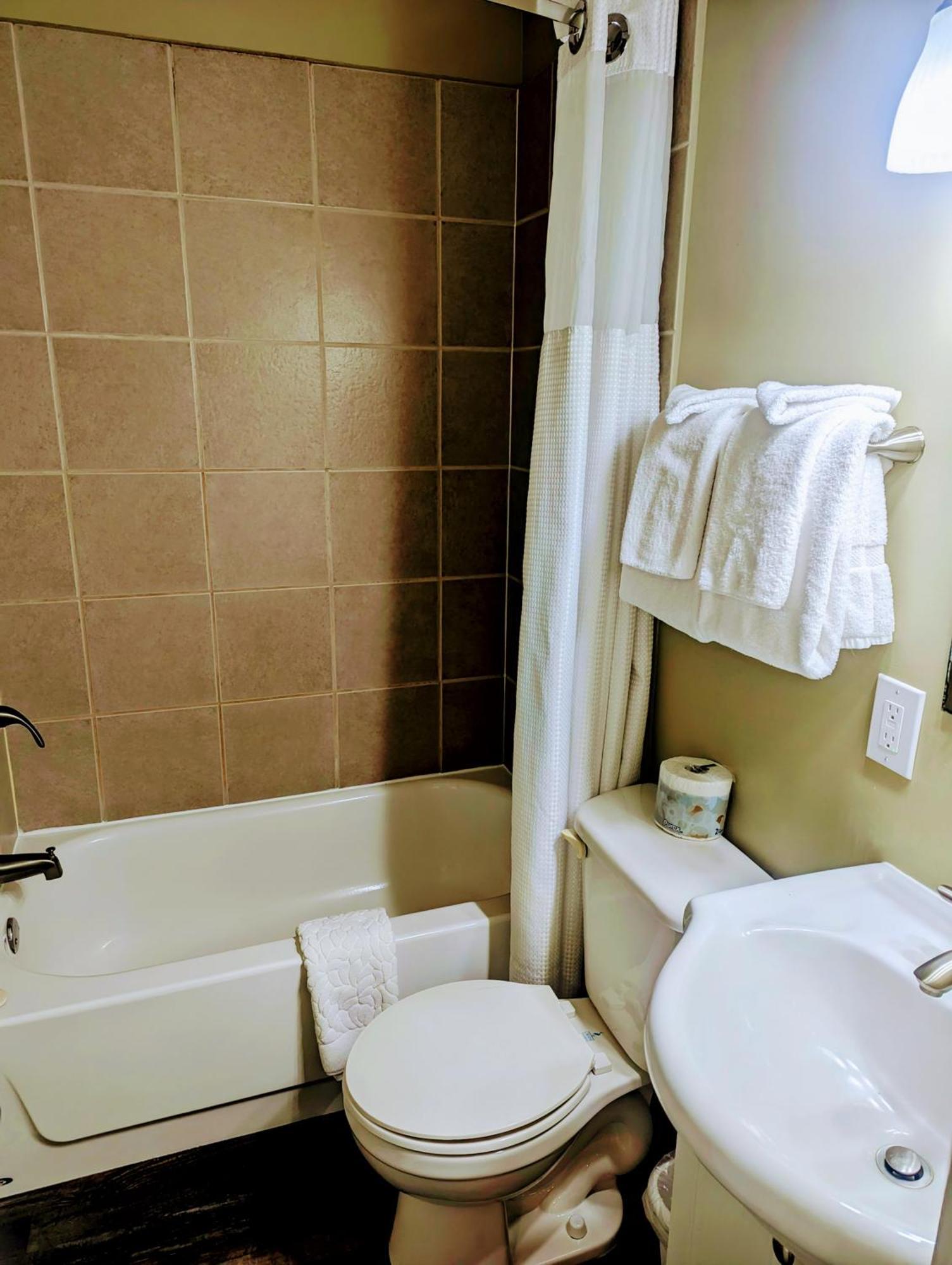 Alpine Inn & Suites Νέλσον Εξωτερικό φωτογραφία