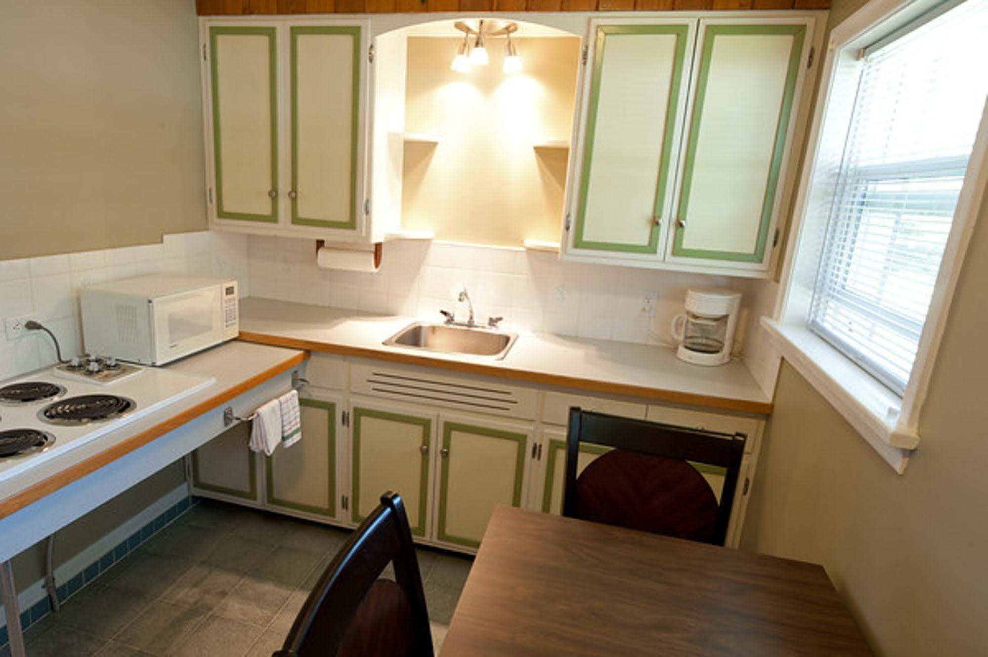 Alpine Inn & Suites Νέλσον Εξωτερικό φωτογραφία