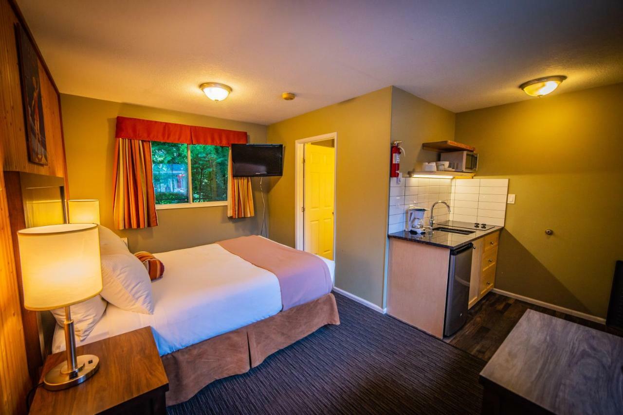 Alpine Inn & Suites Νέλσον Εξωτερικό φωτογραφία